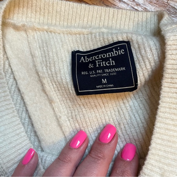 Abercrombie and Fitch crossover back cream sweater size medium - Picture 2 of 4